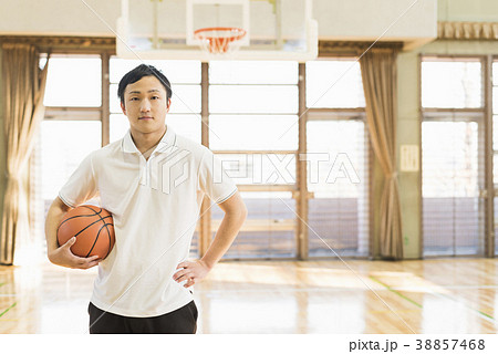 バスケットボール ミドル男性の写真素材