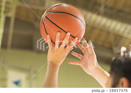 バスケットボール ミドル男性の写真素材