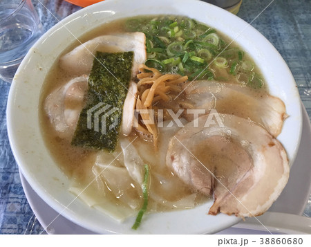 おいしい豚骨ラーメン おいしい豚骨ラーメン 38860680
