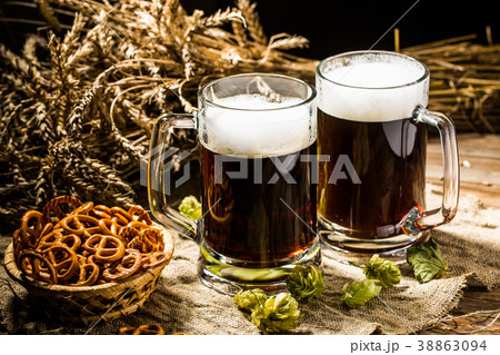 Couple beer mug with hop and pretzels on linen 38863094