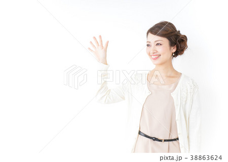 再会する女性 再会する女性 38863624