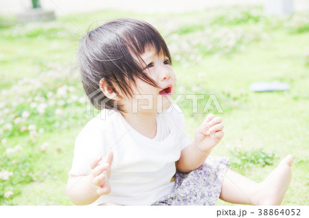 泣く子供 38864052