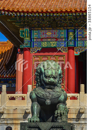 Bronze lion in Beijing Forbidden City 38865154