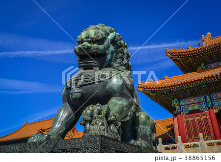 Bronze lion in Beijing Forbidden City Bronze lion in Beijing Forbidden City 38865156