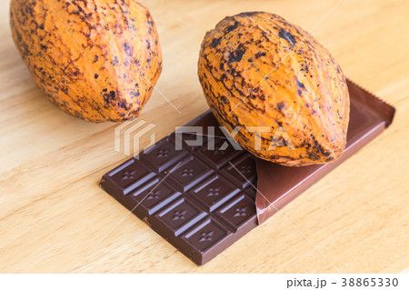 cocoa pod and chocolate bar on wooden background 38865330