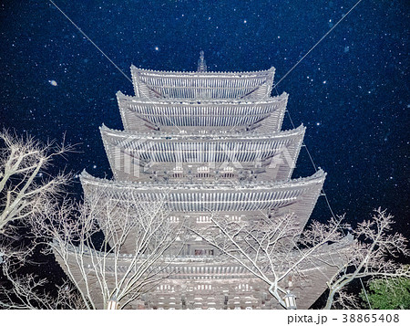 八坂の塔に降る雪 38865408