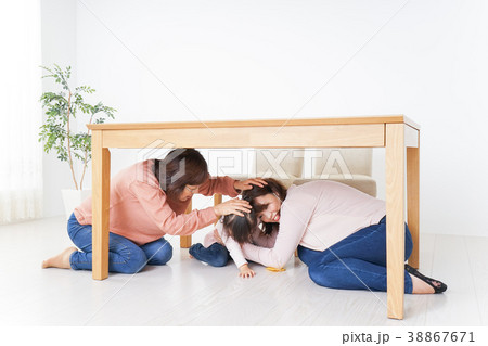 避難・地震イメージ 避難・地震イメージ 38867671