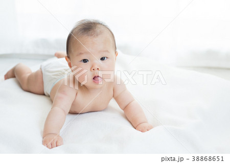 ご機嫌な赤ちゃんの写真素材 ご機嫌な赤ちゃんの写真素材