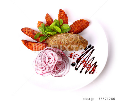 Fried cutlet with vegetables 38871286