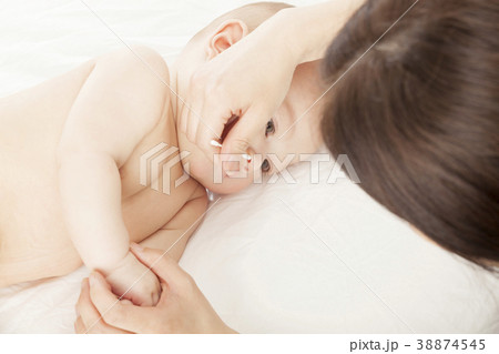 幼児 ベビー ママ 38874545