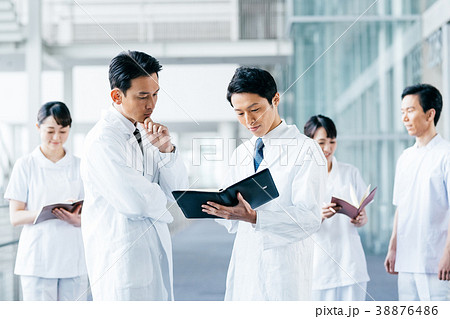 ビジネス　白衣の男女　 38876486
