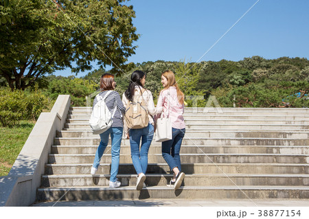 Campus life - freshmen enjoy theirs the campus life. young college students walking on around of campus. 033 38877154