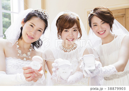 ウエディング　花嫁　女性　結婚　ブライダル 38879903