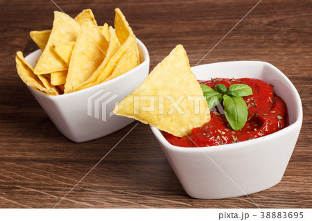 Potato crisps and sauce in bowls on board 38883695