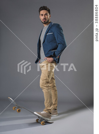 Handsome assertive man with skateboard Handsome assertive man with skateboard 38886804