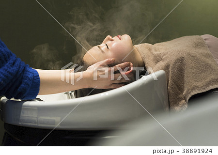 ヘアサロン シャンプー 38891924