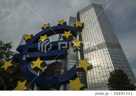 Low wide shot of Euro Sculpture in Frankfurt Low wide shot of Euro Sculpture in Frankfurt 38895331