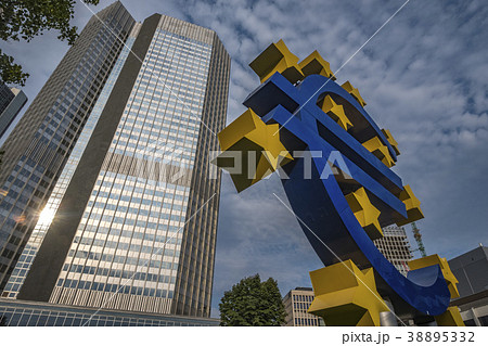 Low wide shot of Euro Sculpture in Frankfurt 38895332