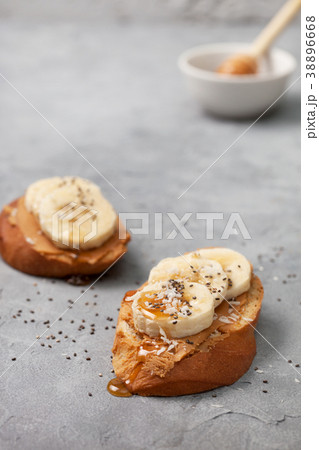 sandwich with peanut butter, banana 38896668