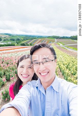 couple selfie happily couple selfie happily 38897488