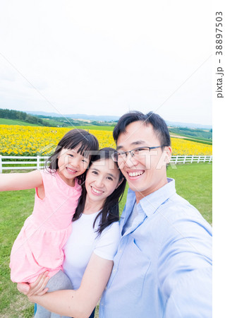 family selfie with sunflower 38897503
