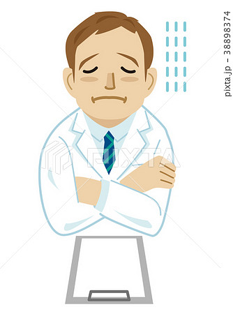 白衣　男性　上半身　腕組み 38898374