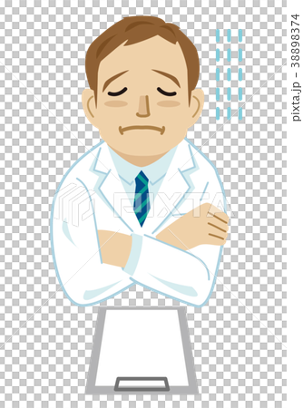 白衣　男性　上半身　腕組み 38898374