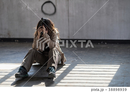 Woman kidnapped by criminals. 38898939