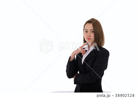 考えるビジネススーツの女性 考えるビジネススーツの女性 38902528