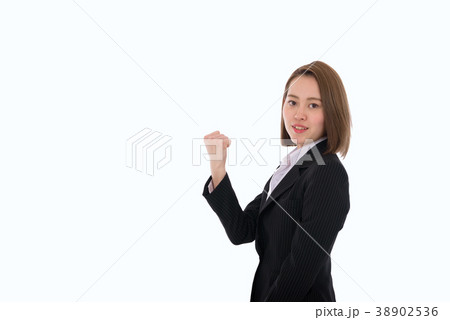 ガッツポーズするビジネススーツの女性 ガッツポーズするビジネススーツの女性 38902536