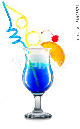 Blue curacao cocktail isolated on white background 38903371