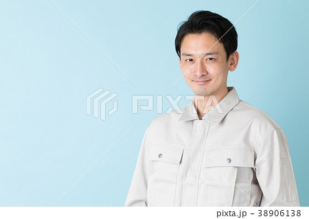 現場作業員　ブルーバックイメージ 38906138