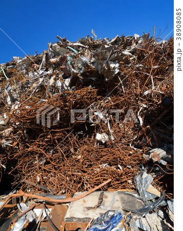 スクラップの山 38908085
