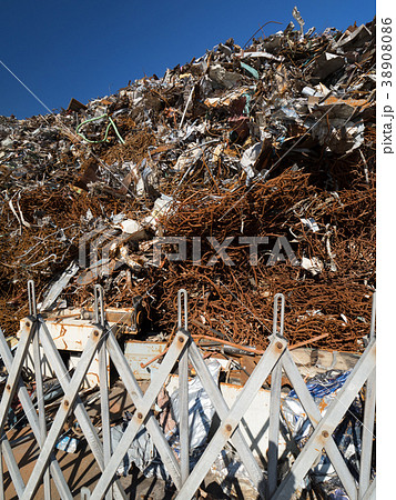 スクラップの山 38908086