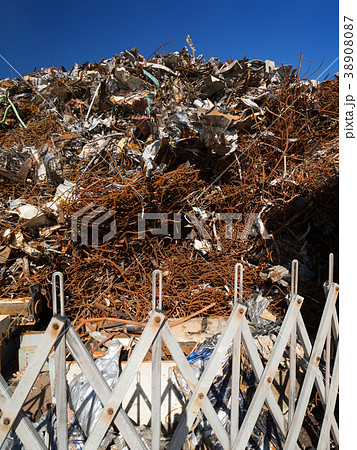 スクラップの山 38908087