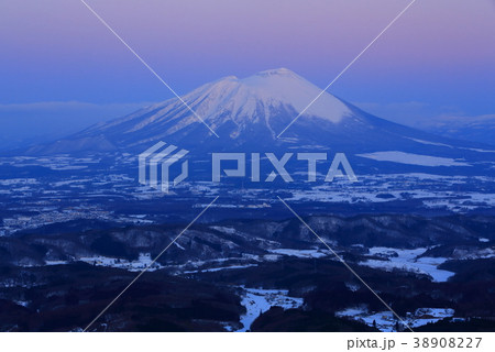 夜明けの岩手山 38908227