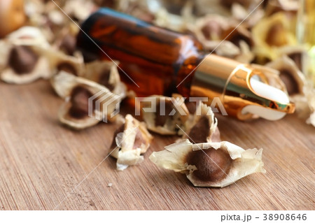 moringa oil with dried 38908646