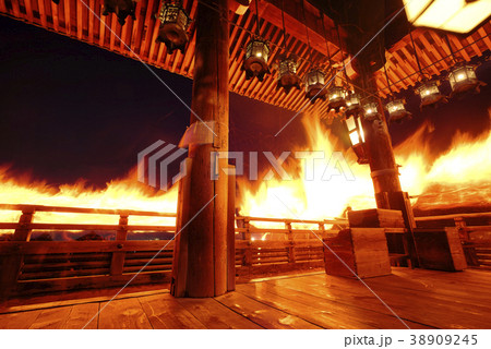 火の粉散る　おたいまつ　二月堂お水取り　イメージ 38909245