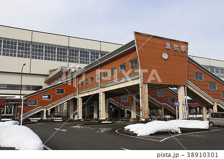 冬の浦佐駅東口にて(新潟県南魚沼市) 冬の浦佐駅東口にて(新潟県南魚沼市) 38910301