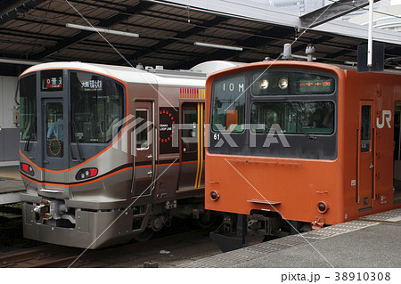 ［JR-O］大阪環状線323系・201系電車（大阪市内環状運転） 38910308