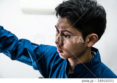 若いものづくり技術者 38910351