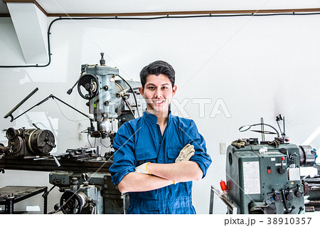 若いものづくり技術者 38910357