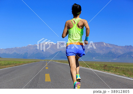 woman runner running on road  38912805