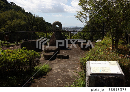 姫路城十景の一つ、増位山展望台から姫路城「世界文化遺産」「国宝」を望む 姫路城十景の一つ、増位山展望台から姫路城「世界文化遺産」「国宝」を望む 38913573