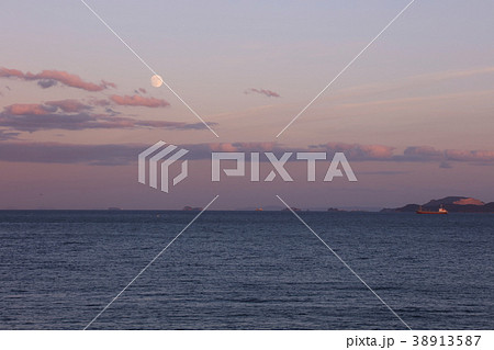 「日本百景」赤穂御崎の中秋の名月（東御崎展望台より）、遠景に家島諸島 38913587