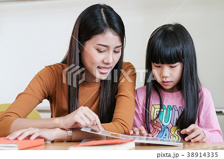 Young asia woman teacher teaching girl Young asia woman teacher teaching girl 38914335