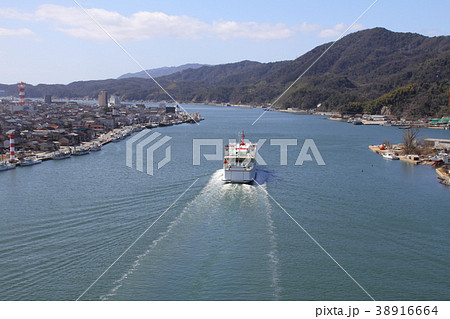 境水道を航行するカーフェリーしらしま 境水道を航行するカーフェリーしらしま 38916664
