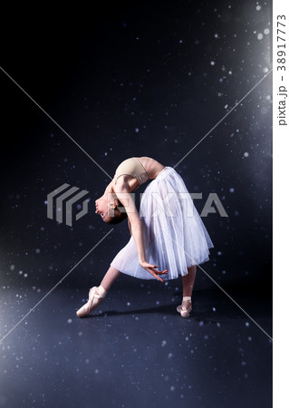 Young ballerina in the studio 38917773
