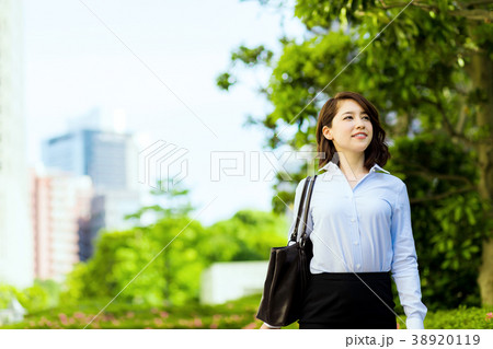 都市と女性 38920119