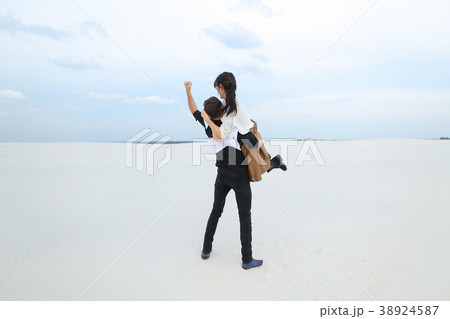 law students man and woman rejoice at pass 38924587